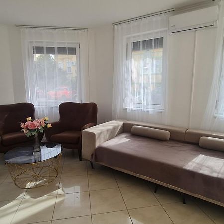 Tulipan Apartman แซแก็ด ภายนอก รูปภาพ