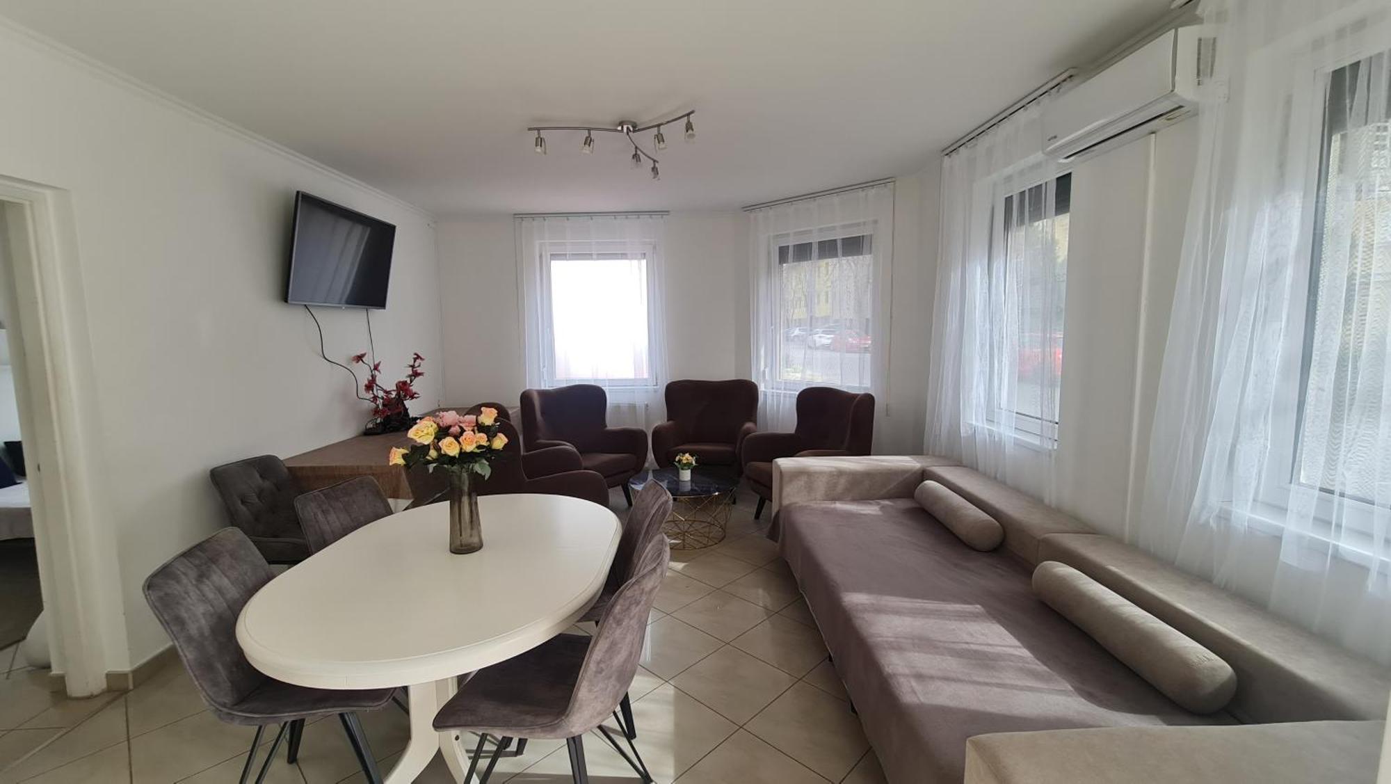 Tulipan Apartman แซแก็ด ภายนอก รูปภาพ
